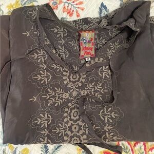 Adorable Johnny Was Medium top silky embroidered neutral